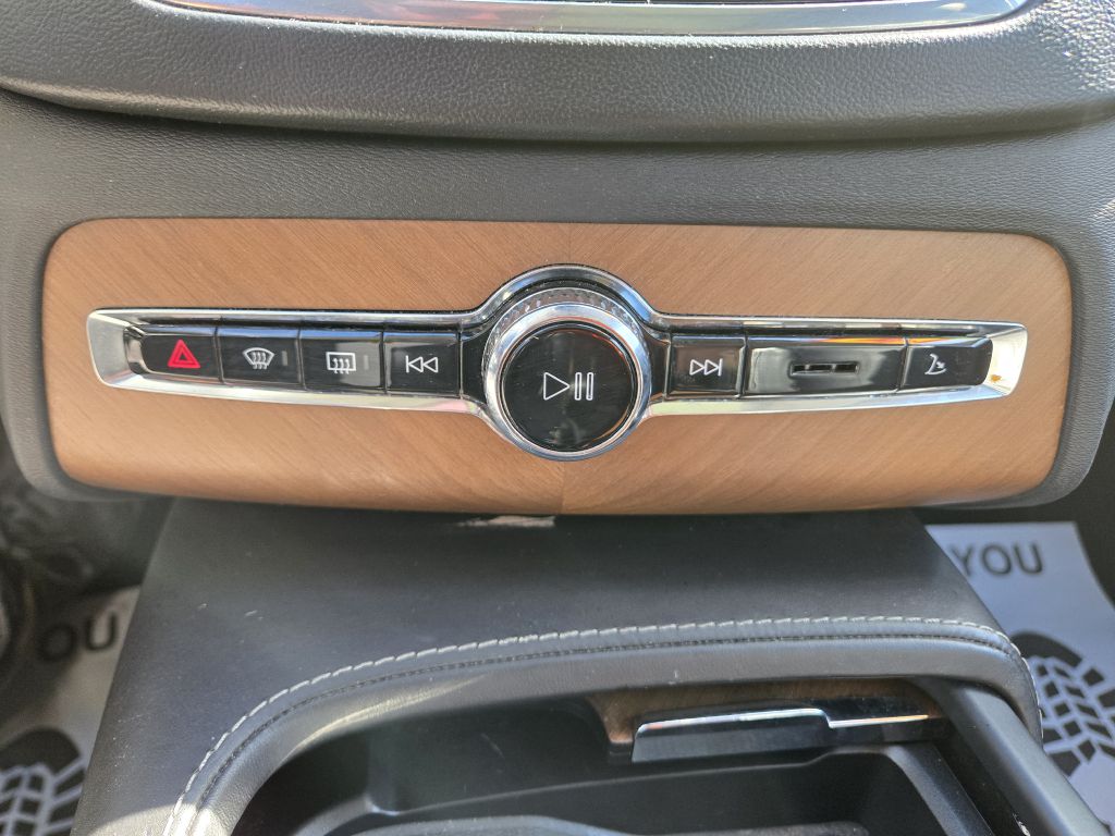 Photo 22 of this VOLVO XC90