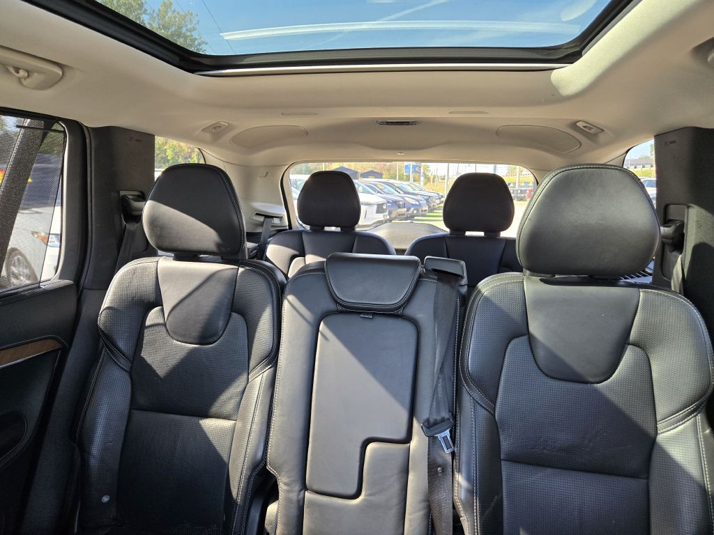 Photo 28 of this VOLVO XC90