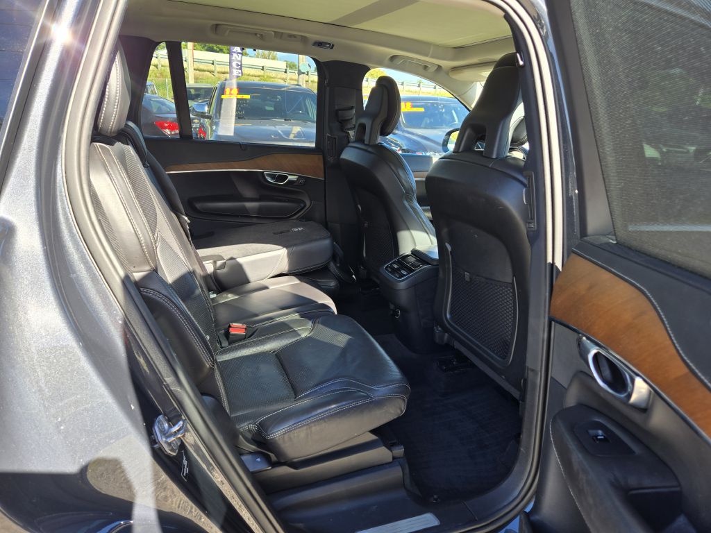 Photo 32 of this VOLVO XC90