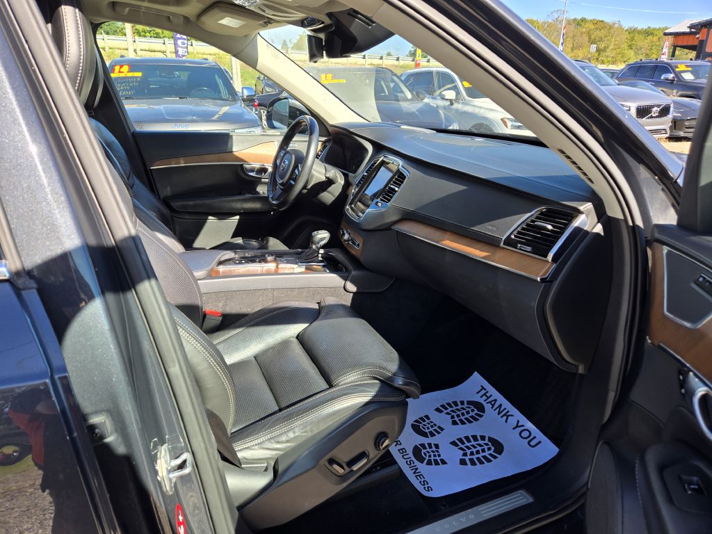 Photo 33 of this VOLVO XC90