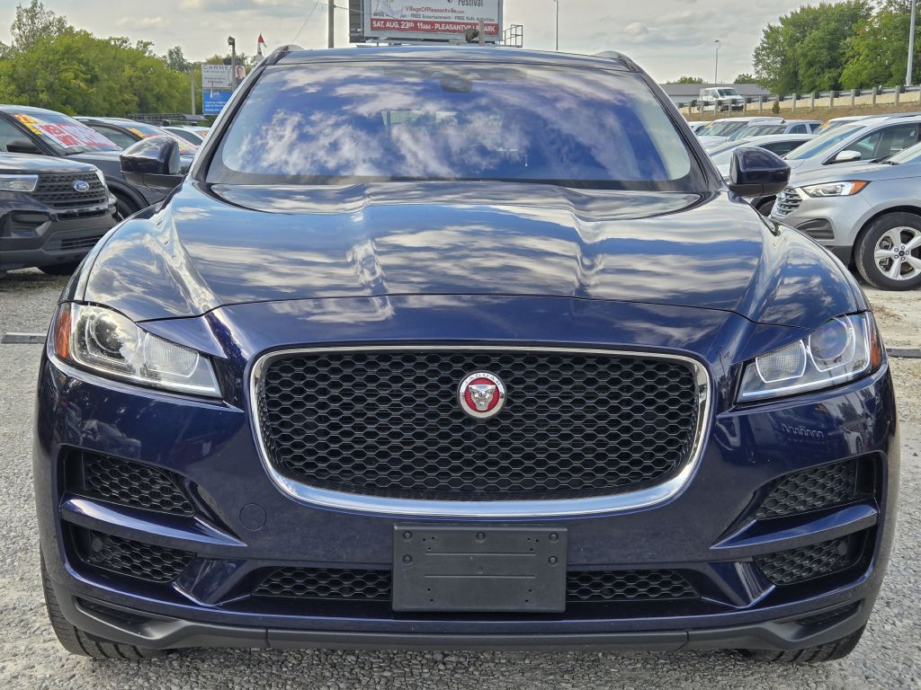 Photo 2 of this JAGUAR F-PACE