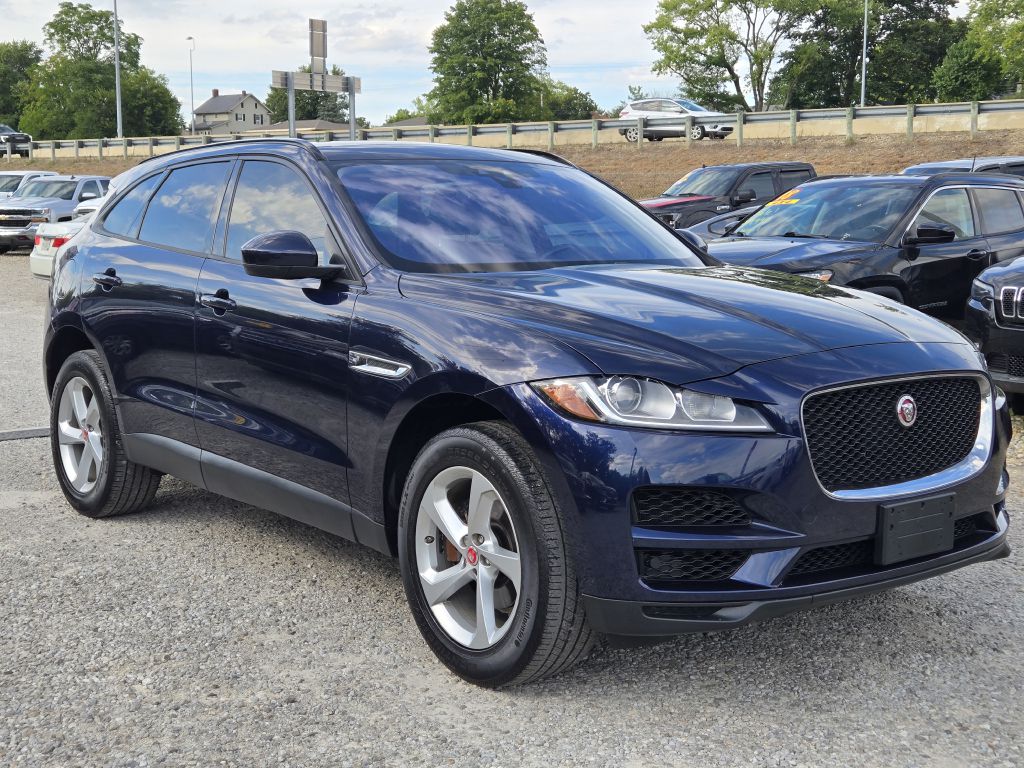 Photo 3 of this JAGUAR F-PACE