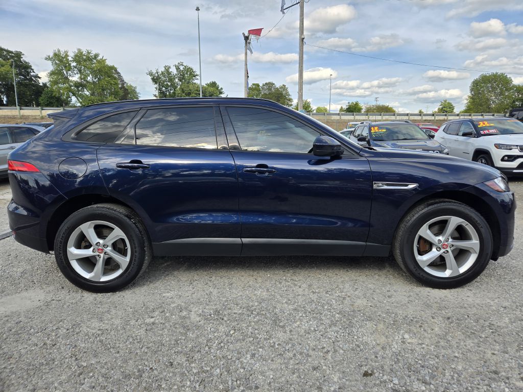 Photo 4 of this JAGUAR F-PACE