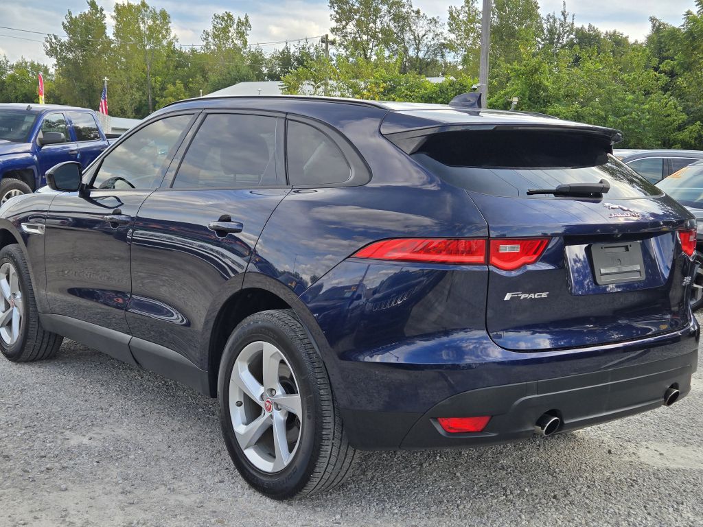 Photo 7 of this JAGUAR F-PACE