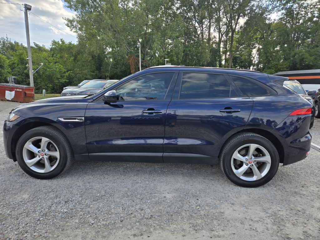 Photo 8 of this JAGUAR F-PACE