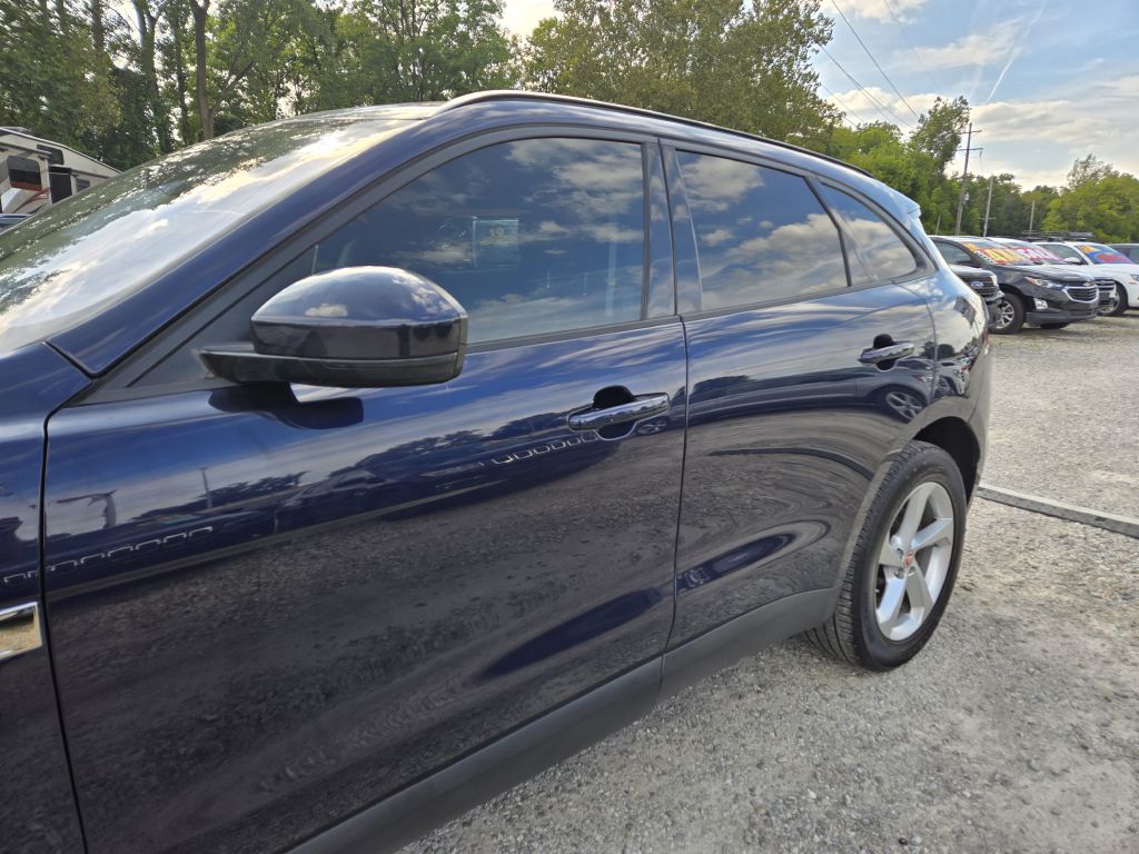 Photo 9 of this JAGUAR F-PACE