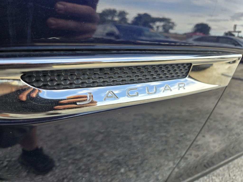 Photo 11 of this JAGUAR F-PACE