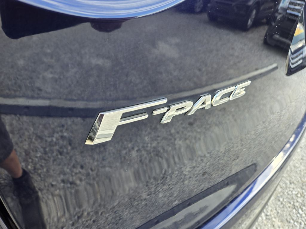 Photo 12 of this JAGUAR F-PACE