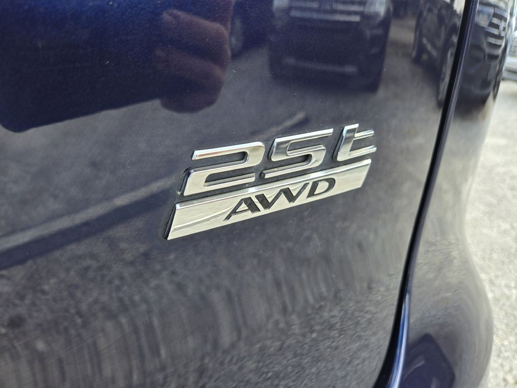 Photo 13 of this JAGUAR F-PACE