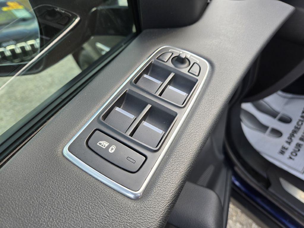 Photo 16 of this JAGUAR F-PACE