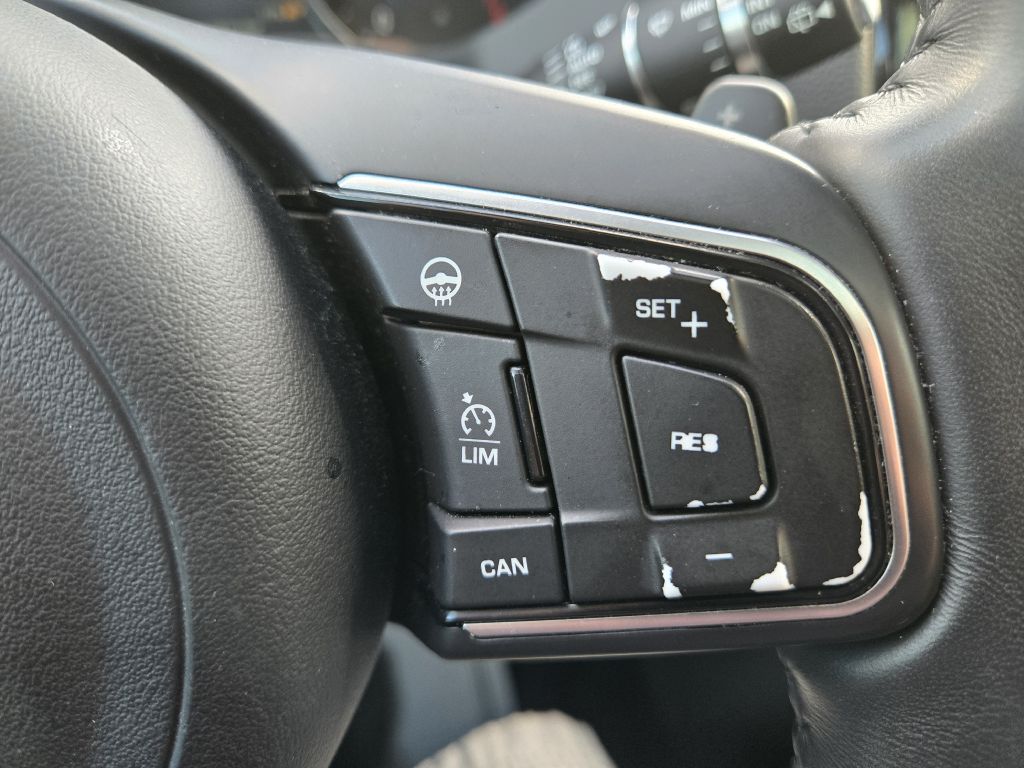 Photo 21 of this JAGUAR F-PACE
