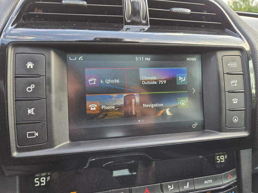 Photo 25 of this JAGUAR F-PACE