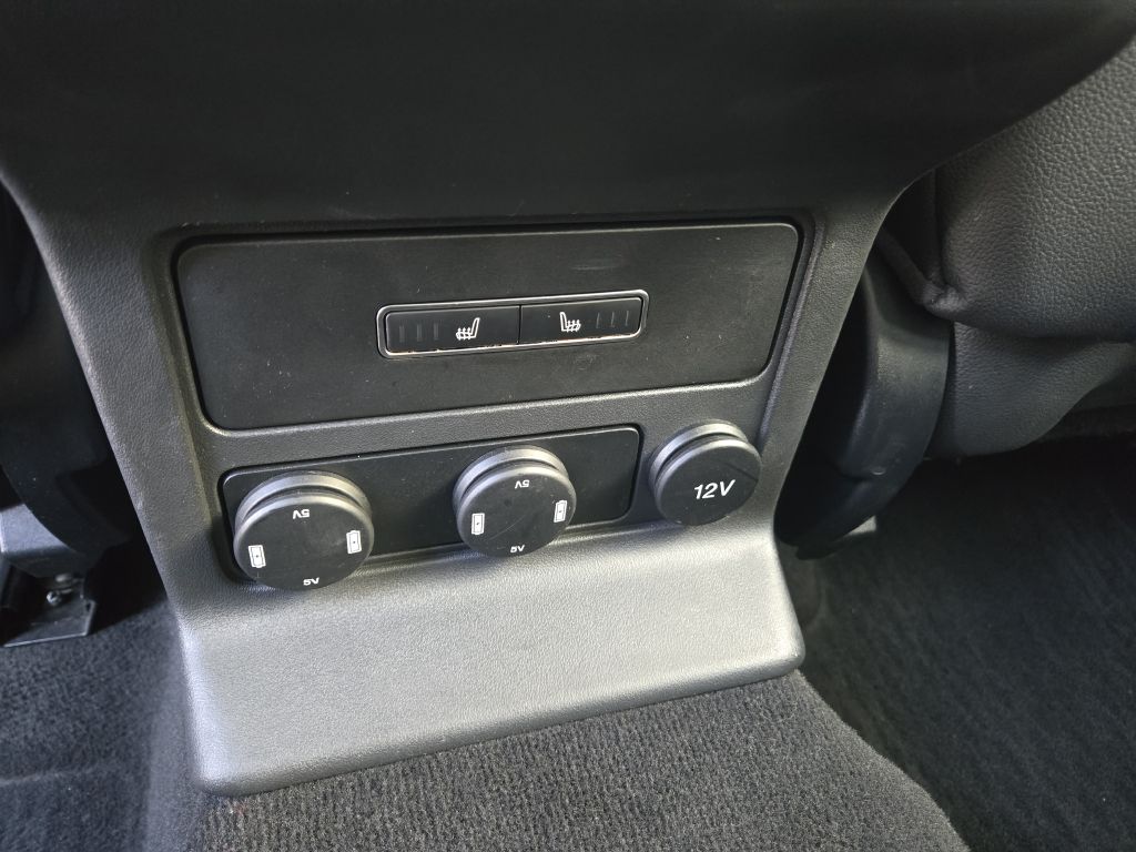 Photo 31 of this JAGUAR F-PACE