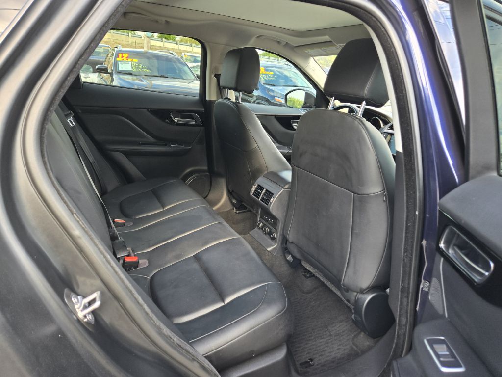 Photo 32 of this JAGUAR F-PACE