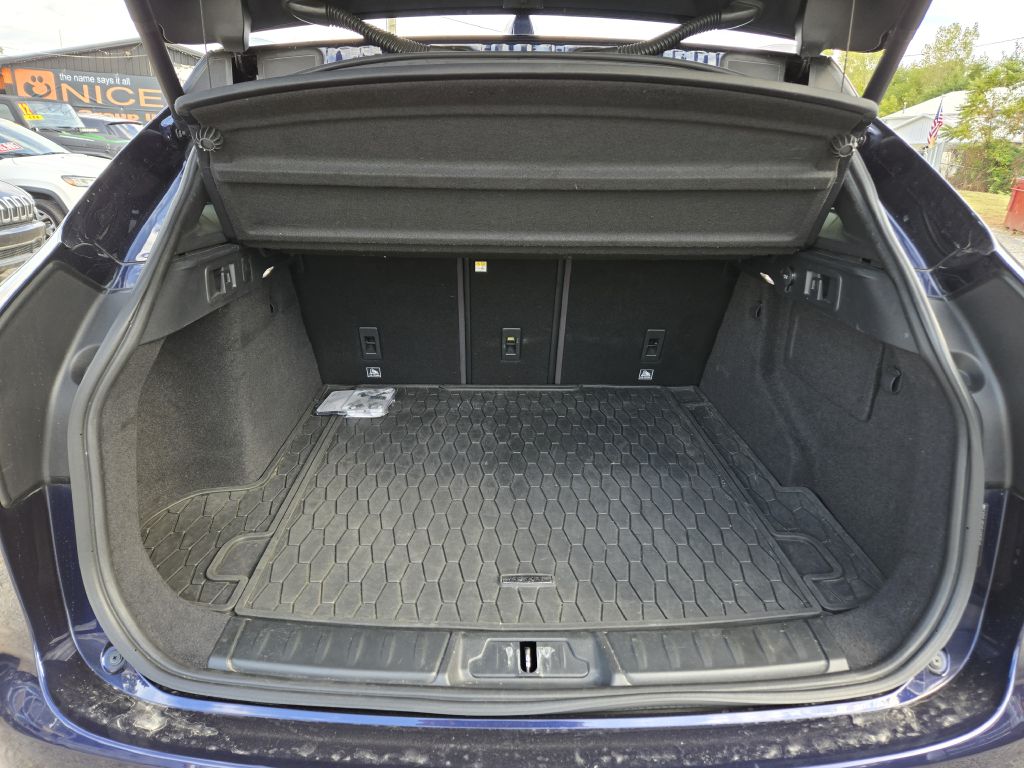 Photo 33 of this JAGUAR F-PACE