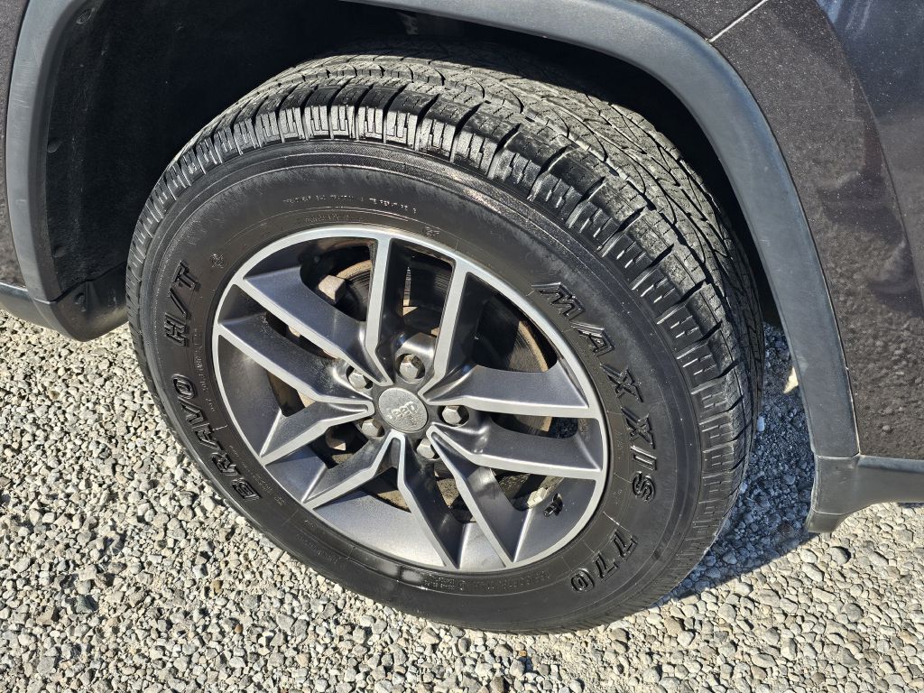 Photo 13 of this JEEP GRAND CHEROKEE