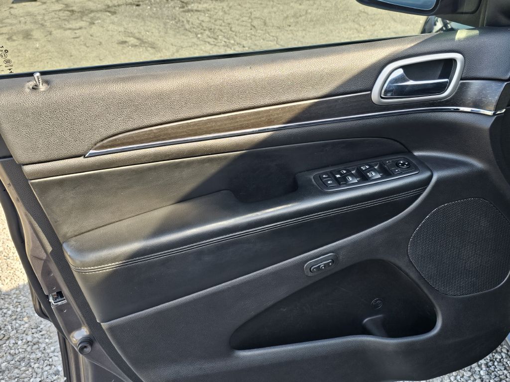 Photo 17 of this JEEP GRAND CHEROKEE