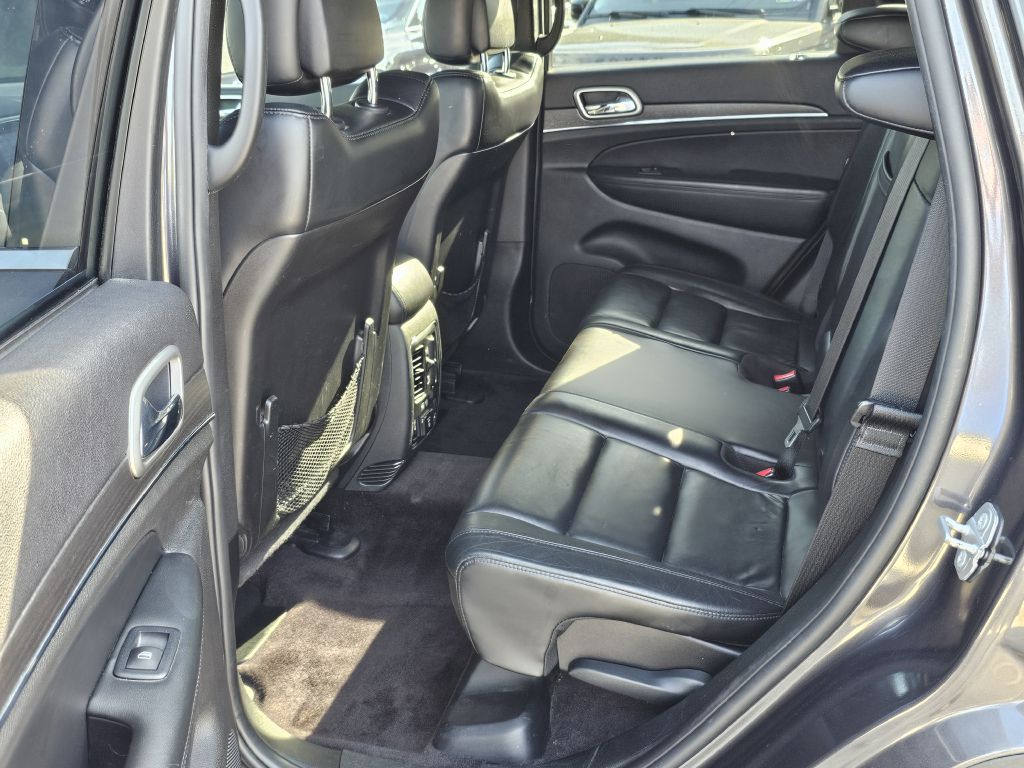 Photo 18 of this JEEP GRAND CHEROKEE