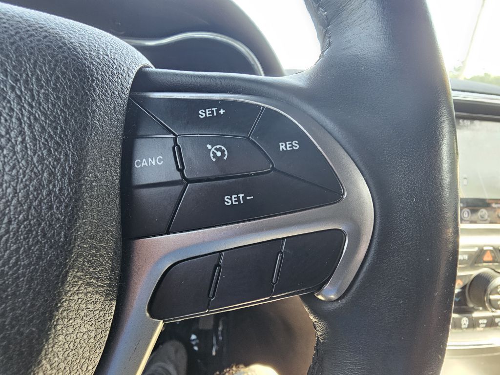 Photo 32 of this JEEP GRAND CHEROKEE