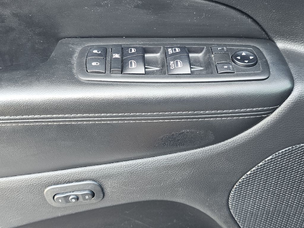 Photo 34 of this JEEP GRAND CHEROKEE