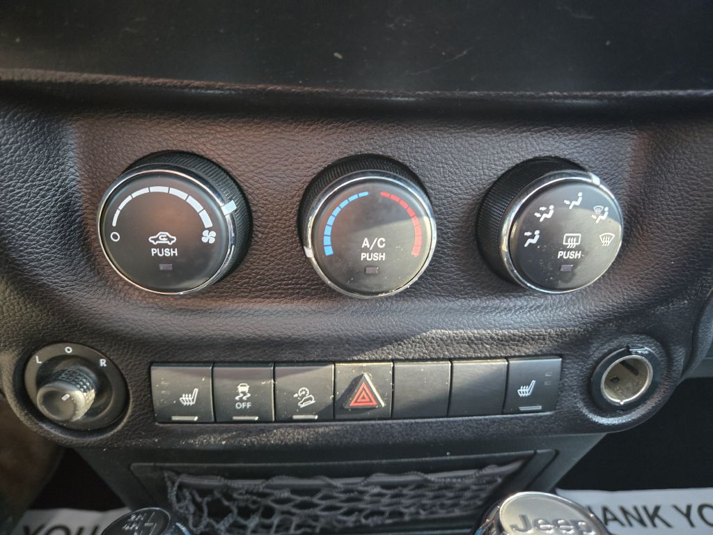 Photo 22 of this JEEP WRANGLER UNLIMI