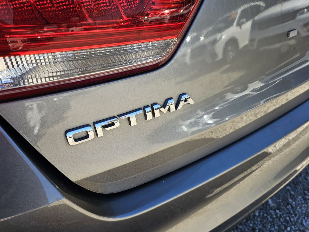 Photo 12 of this KIA OPTIMA