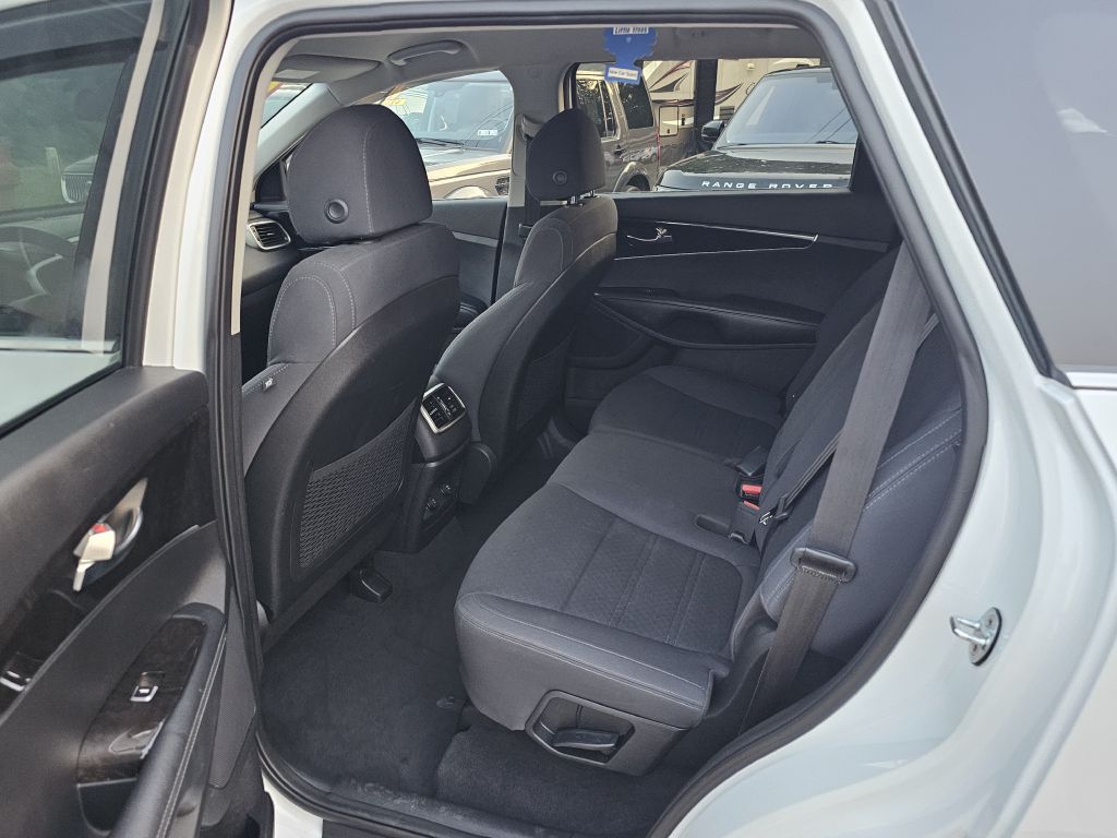 Photo 16 of this KIA SORENTO