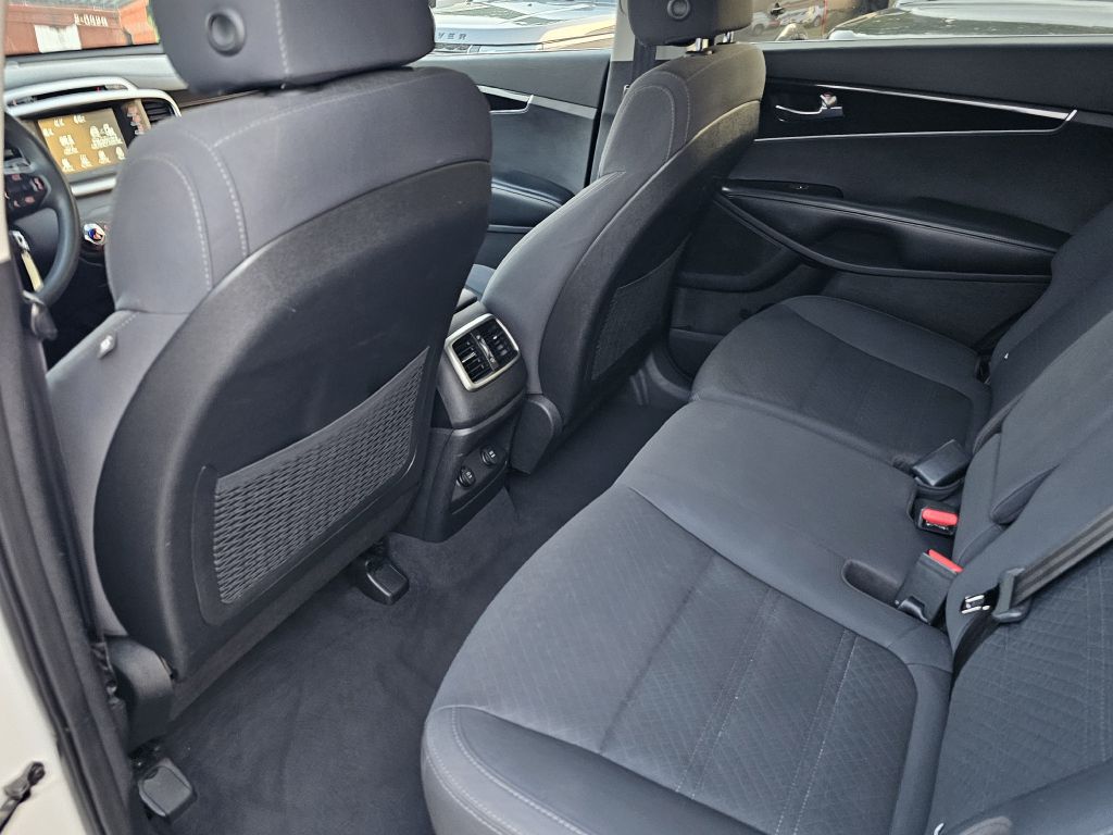Photo 17 of this KIA SORENTO