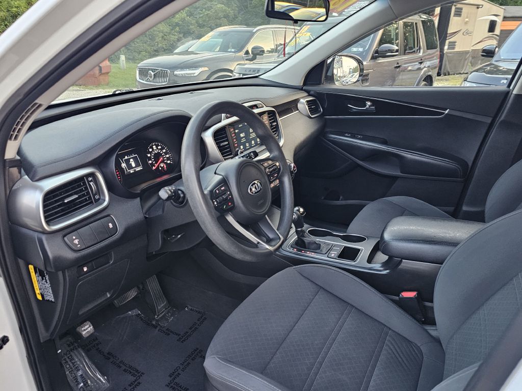 Photo 20 of this KIA SORENTO