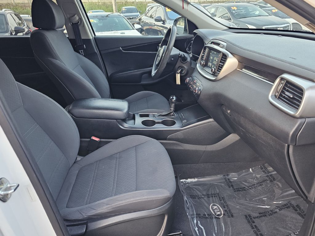 Photo 21 of this KIA SORENTO
