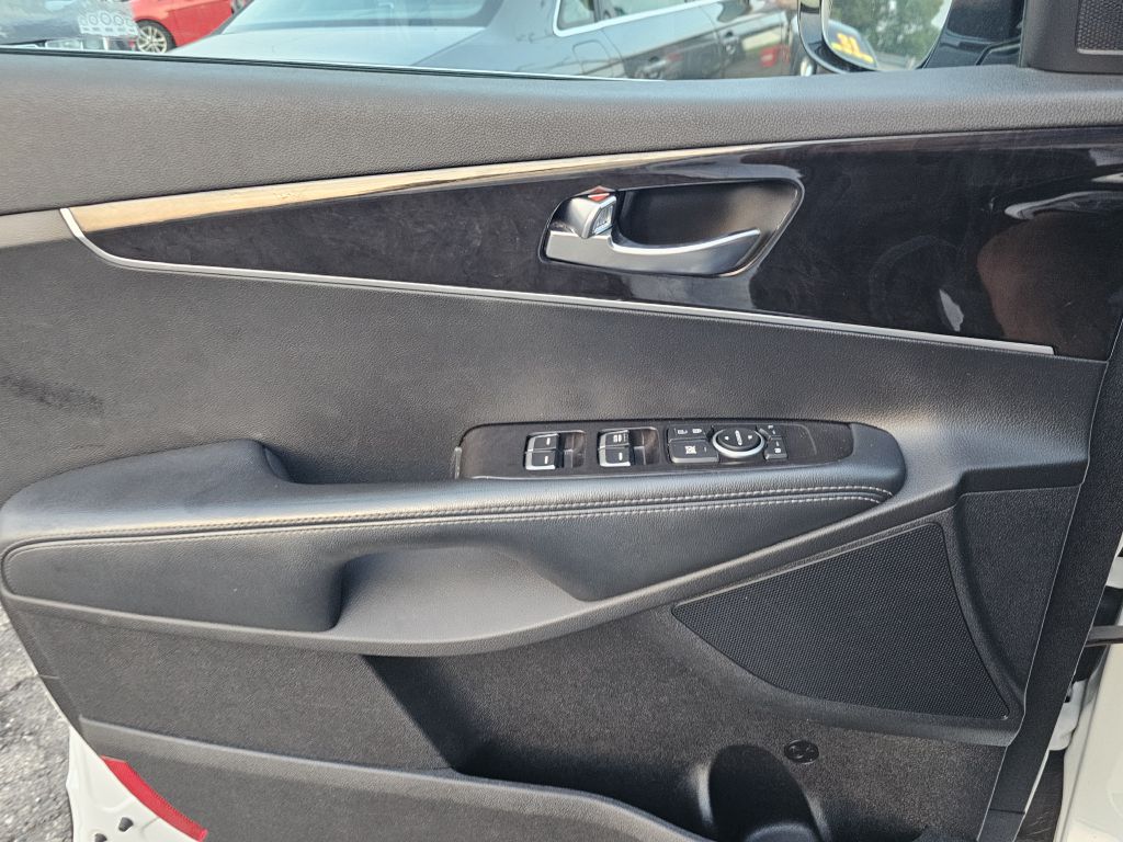 Photo 33 of this KIA SORENTO