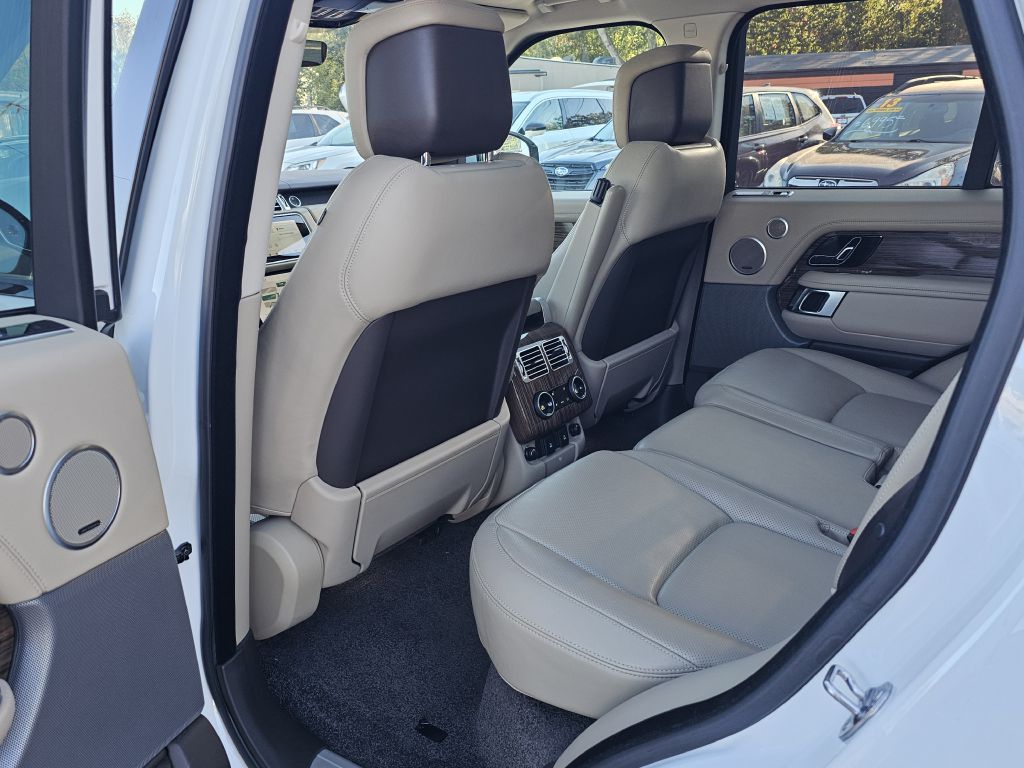 Photo 15 of this LAND ROVER RANGE ROVER