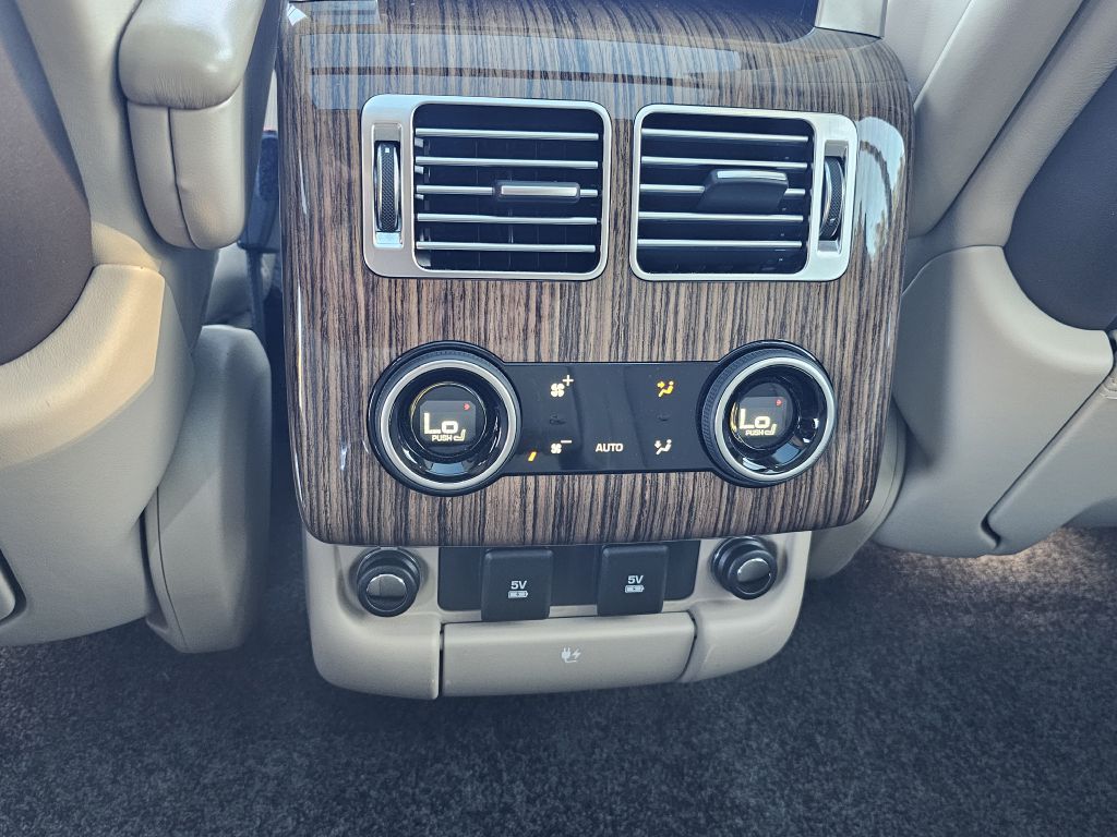 Photo 17 of this LAND ROVER RANGE ROVER