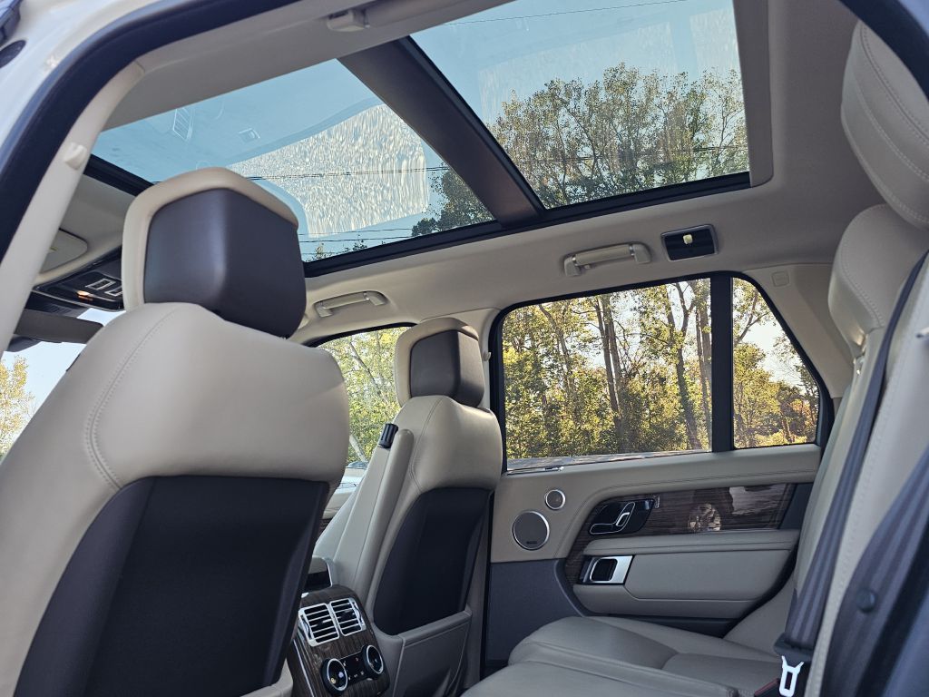 Photo 18 of this LAND ROVER RANGE ROVER