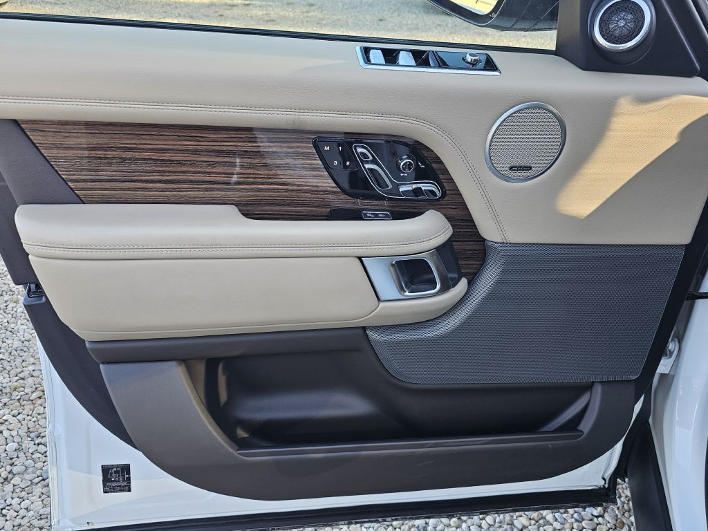 Photo 21 of this LAND ROVER RANGE ROVER