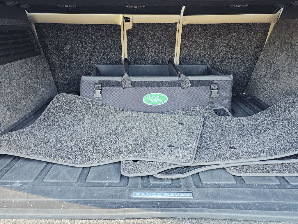 Photo 26 of this LAND ROVER RANGE ROVER
