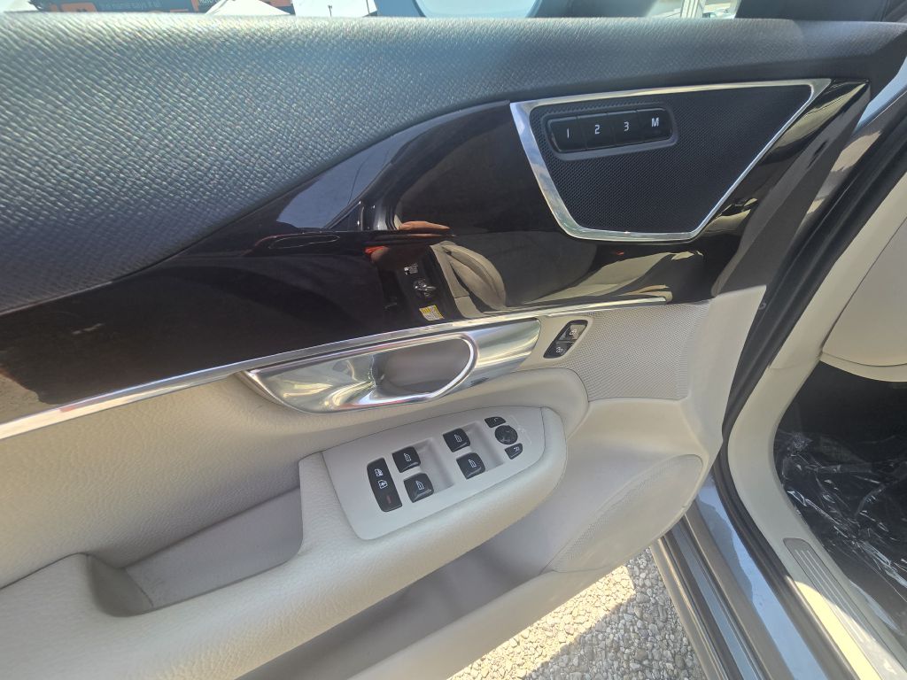 Photo 16 of this VOLVO XC90