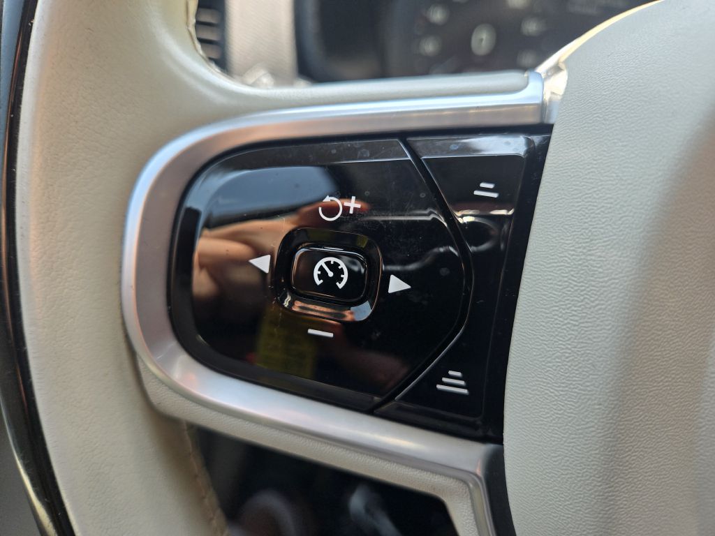 Photo 19 of this VOLVO XC90