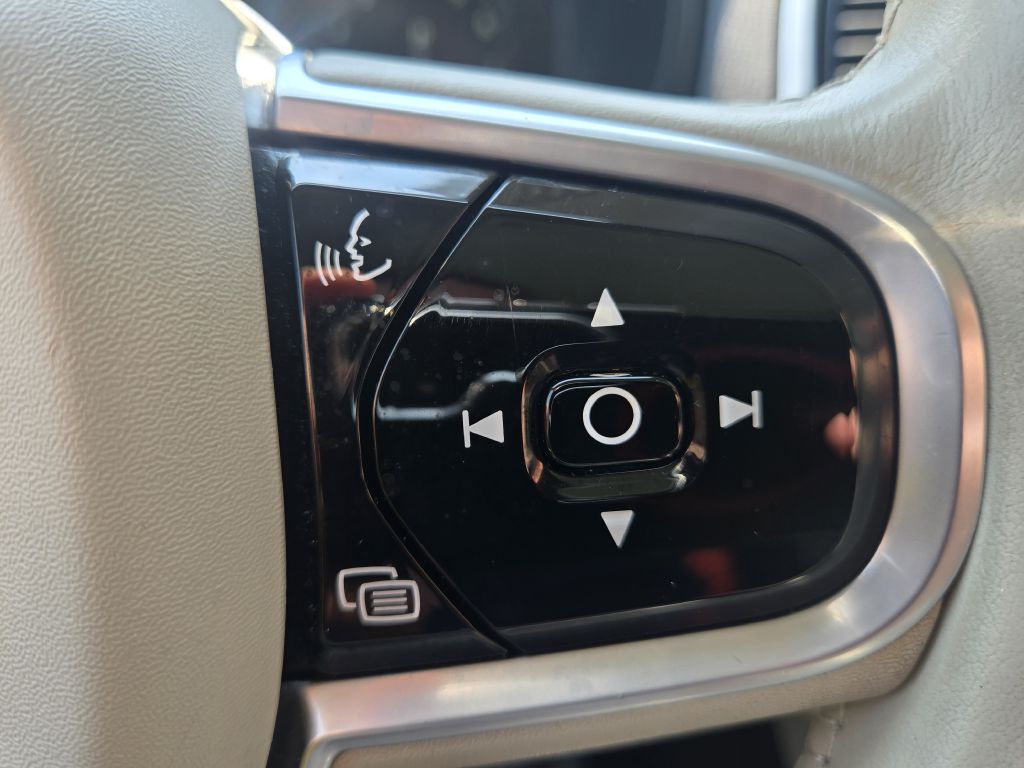 Photo 20 of this VOLVO XC90