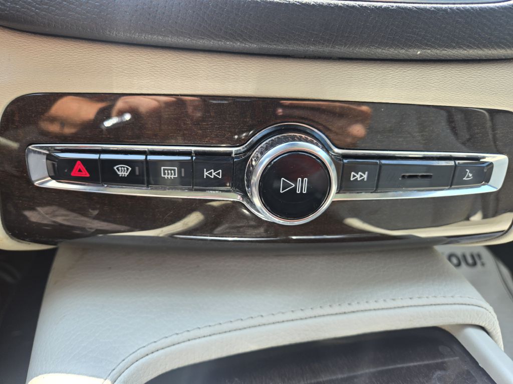 Photo 23 of this VOLVO XC90
