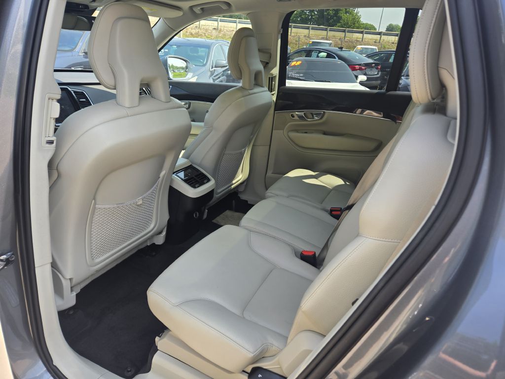 Photo 32 of this VOLVO XC90