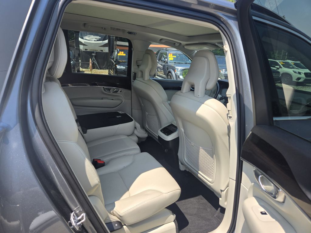 Photo 34 of this VOLVO XC90
