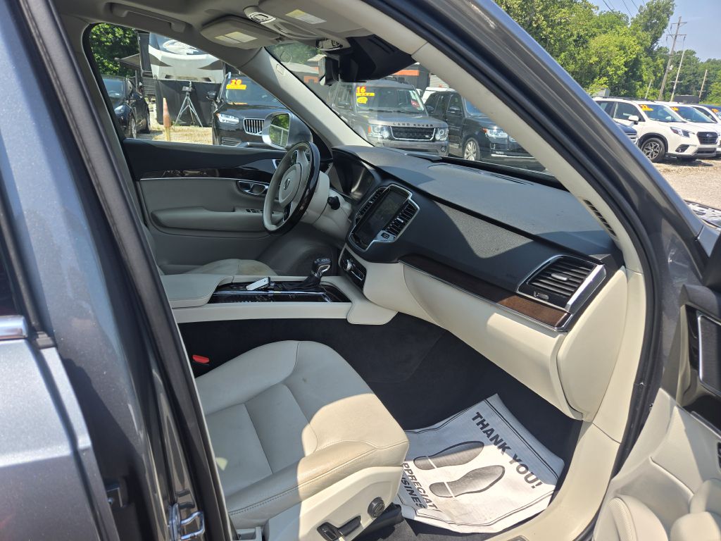 Photo 35 of this VOLVO XC90