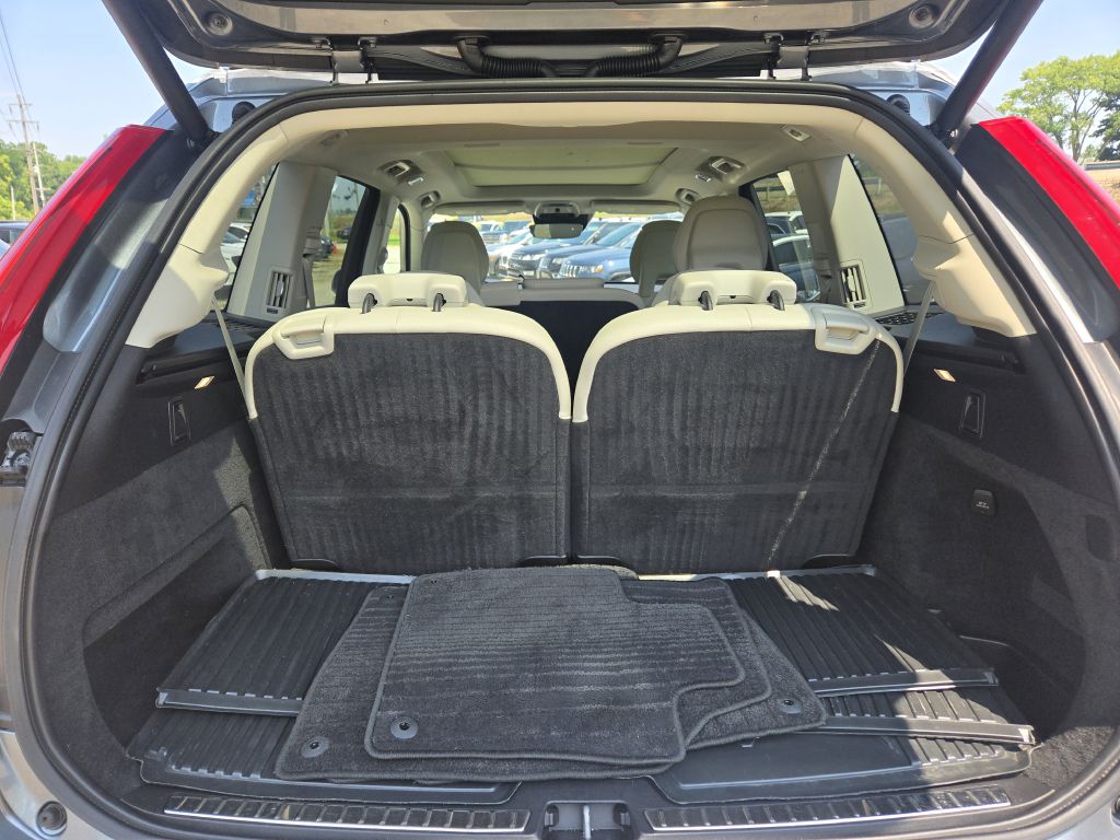 Photo 36 of this VOLVO XC90