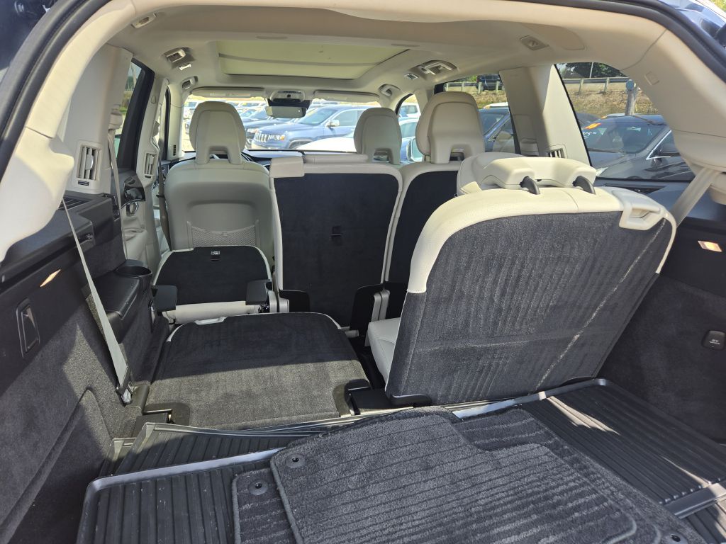 Photo 37 of this VOLVO XC90