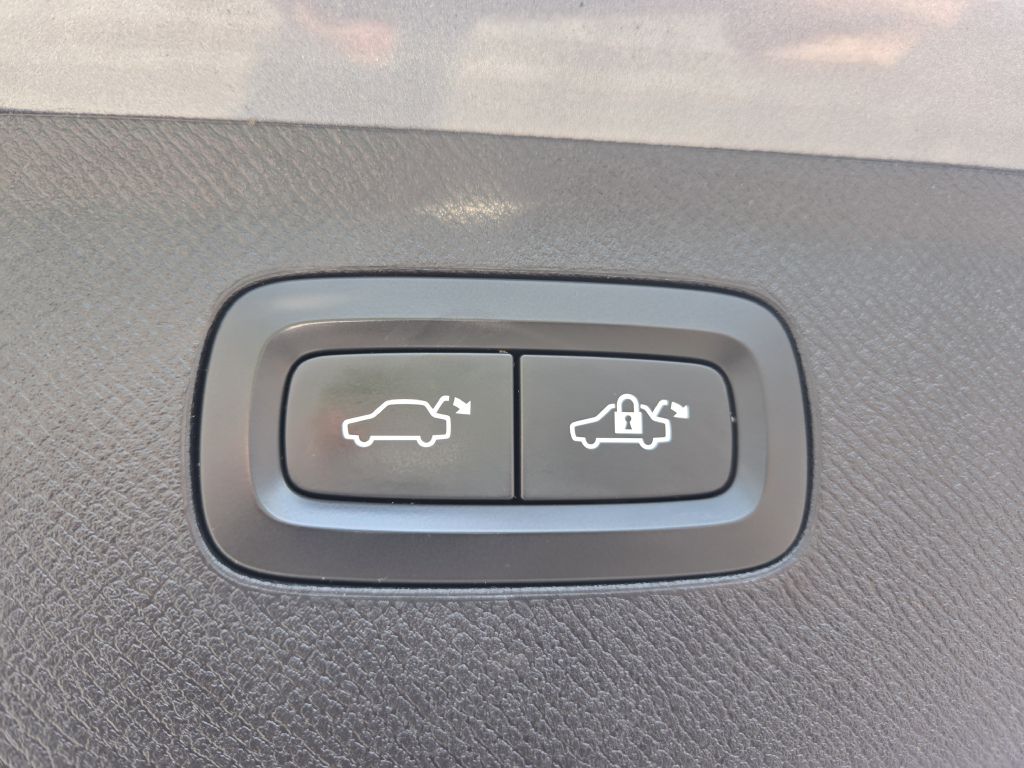 Photo 38 of this VOLVO XC90