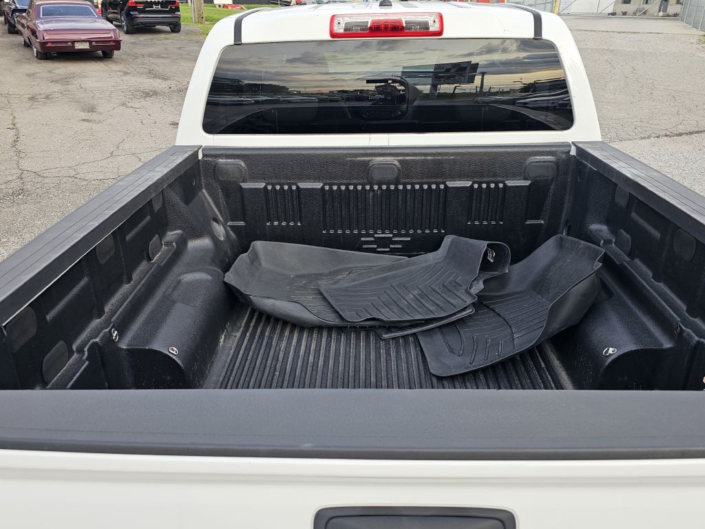 Photo 15 of this CHEVROLET COLORADO