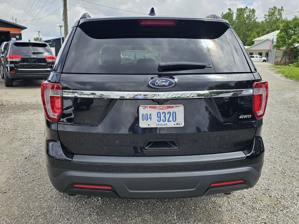Photo 4 of this FORD EXPLORER