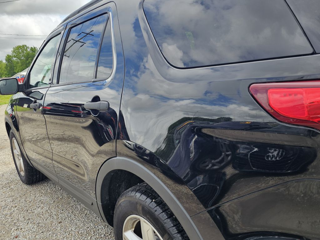 Photo 11 of this FORD EXPLORER