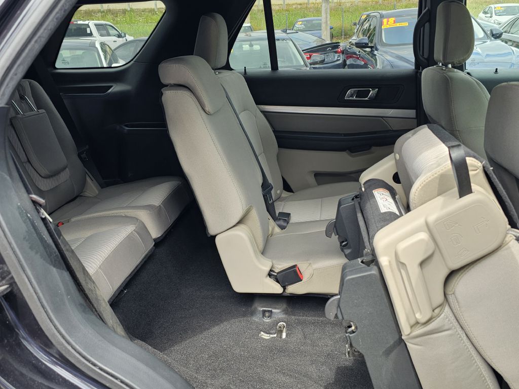 Photo 18 of this FORD EXPLORER